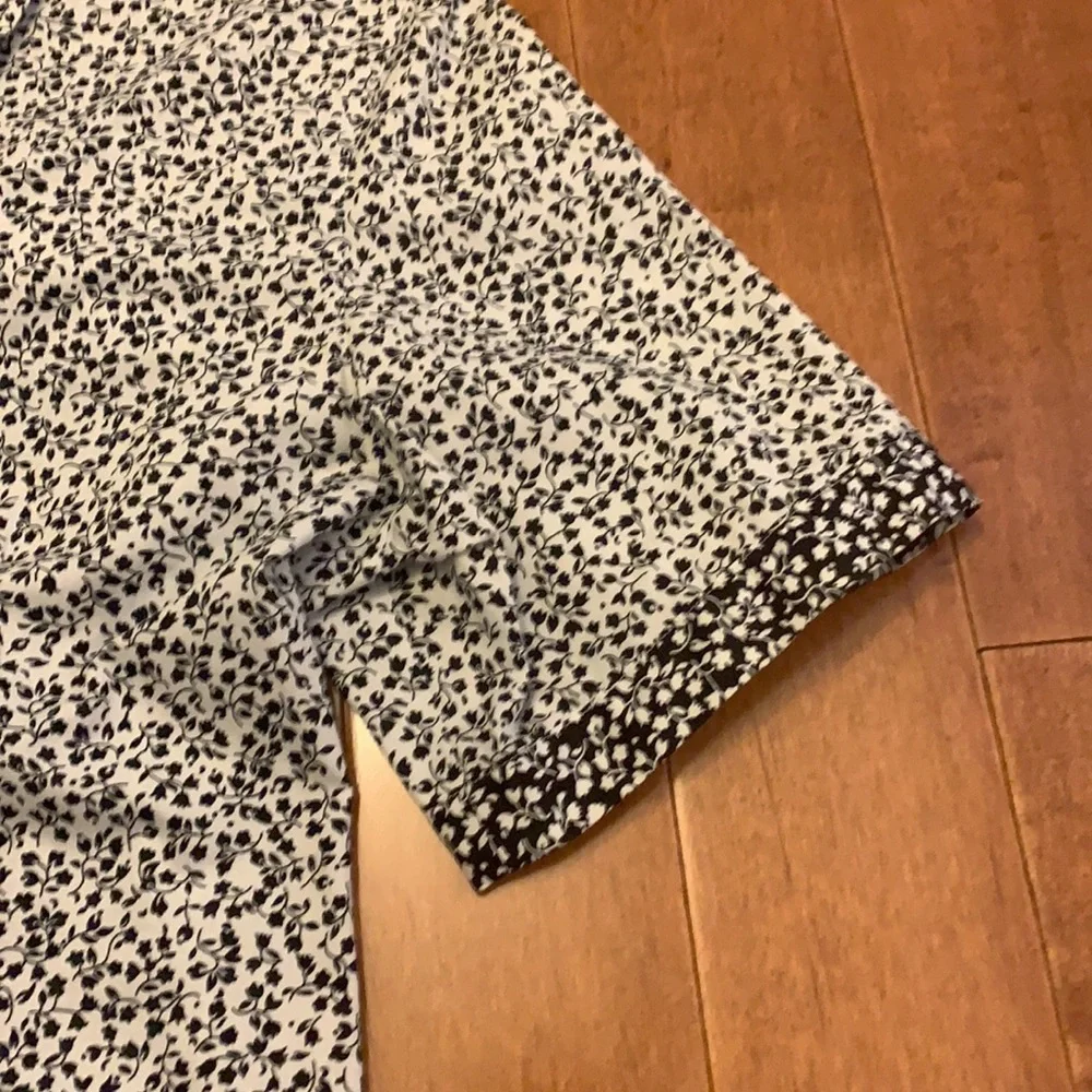 Talbots Petite Womens Button-Down Short Sleeve Floral Top Medium - Picture 4 of 6